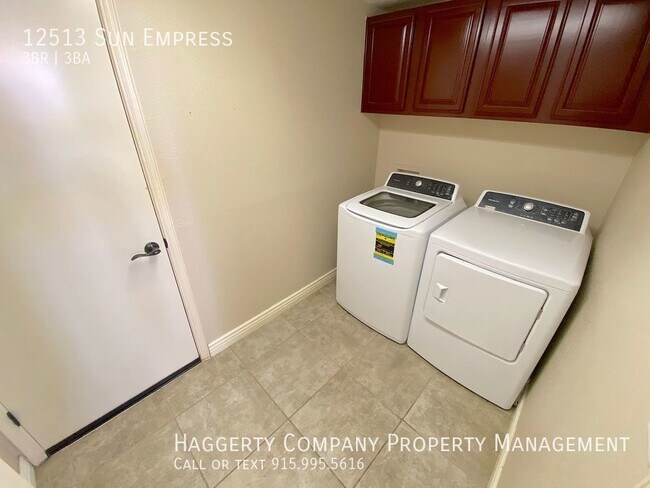 Building Photo - East El Paso 3 bed Refrig A/C with Loft an...