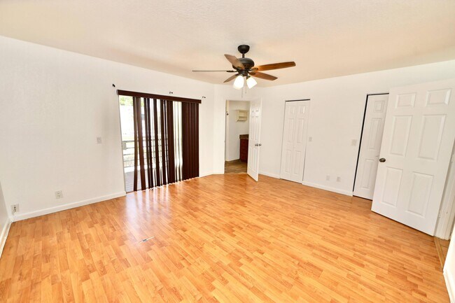 Building Photo - 5953 NW 24th Ct