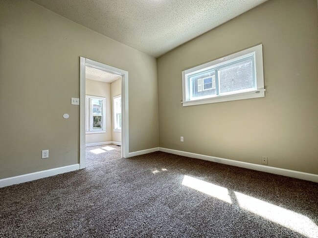 Building Photo - Updated 3 Bedroom 1,800 SQFT Home for Rent