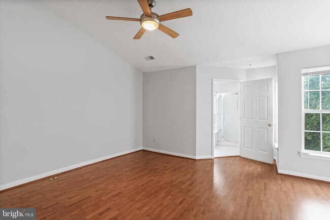 Building Photo - 6140 Newport Terrace