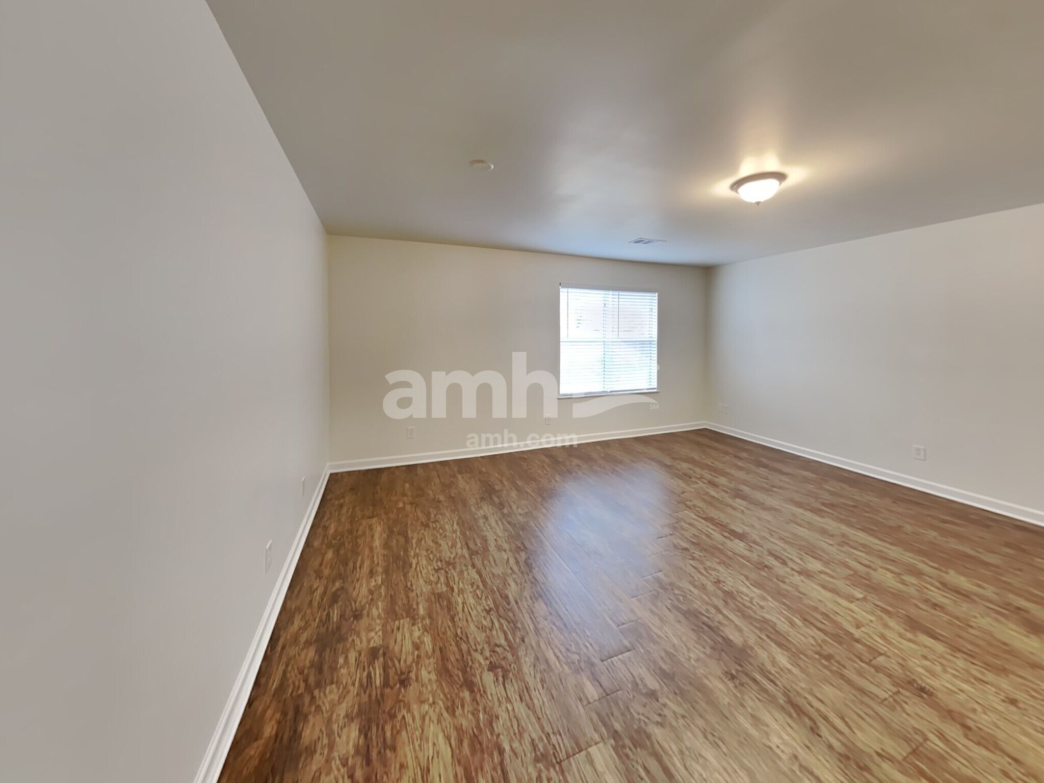 Building Photo - 6028 Woodcreek Dr