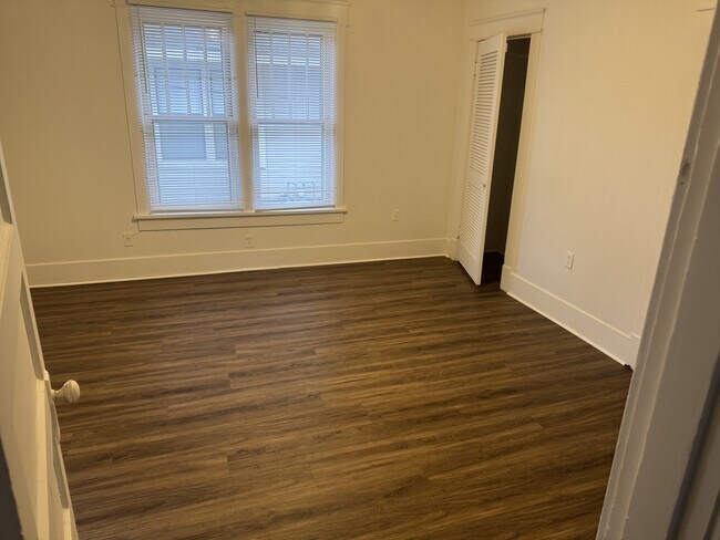 Building Photo - 831 Watkins St