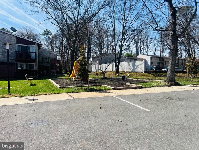 Building Photo - 8613 Seasons Way