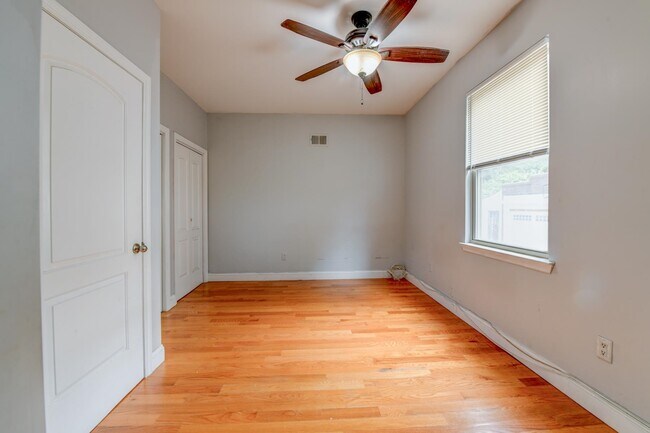 Building Photo - 572 Liberty Ave
