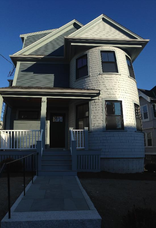 Building Photo - 84 Linden St