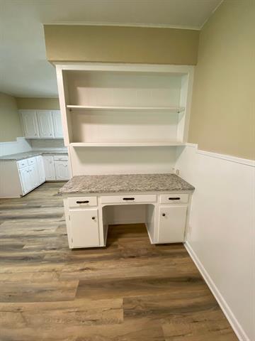 Building Photo - 804 Hillside Dr