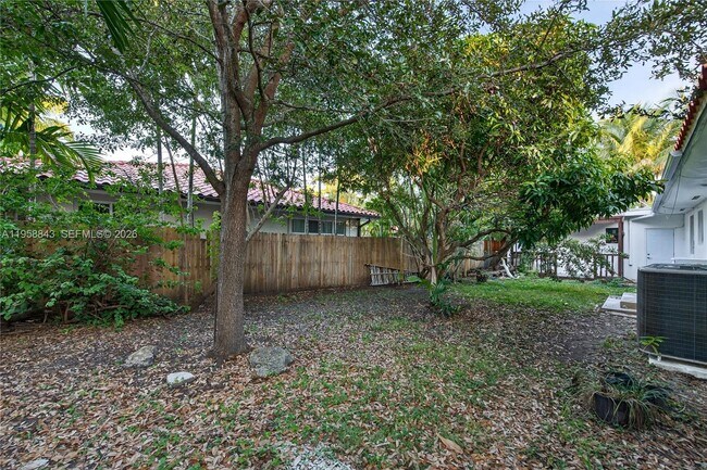 Building Photo - 1100 N Shore Dr