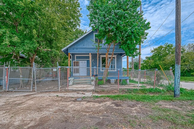 Building Photo - Affordable 2bed/1bath single-family house!