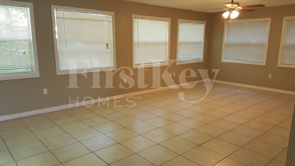 Building Photo - 5970 NW 42nd Terrace