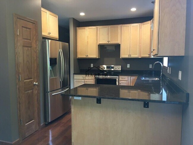 Building Photo - 3112 Rose Dr SE