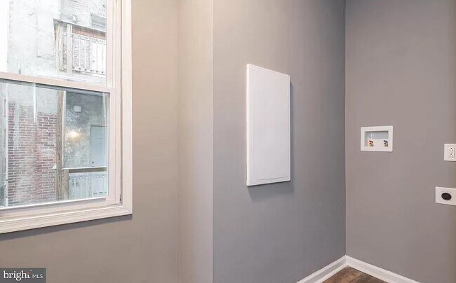 Building Photo - 207 S 49th St