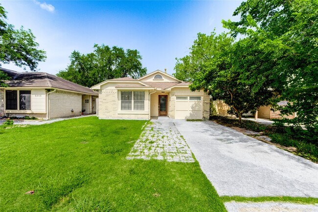 Building Photo - 5207 Beaverhill Dr