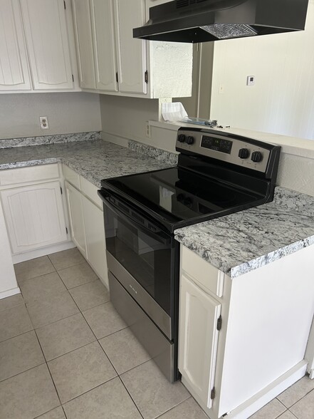 Building Photo - 540 Sierra Blanca Dr
