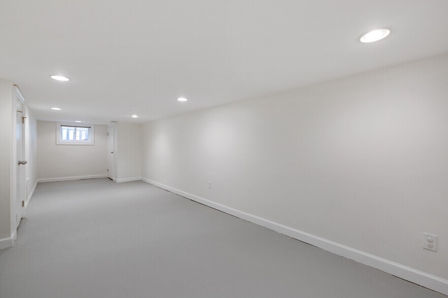 Building Photo - 1806 N Danville St