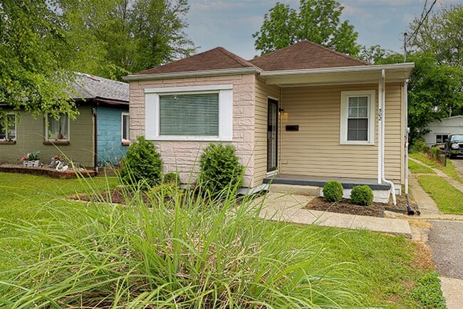 Building Photo - Newly Renovated 2 Bedroom Ranch