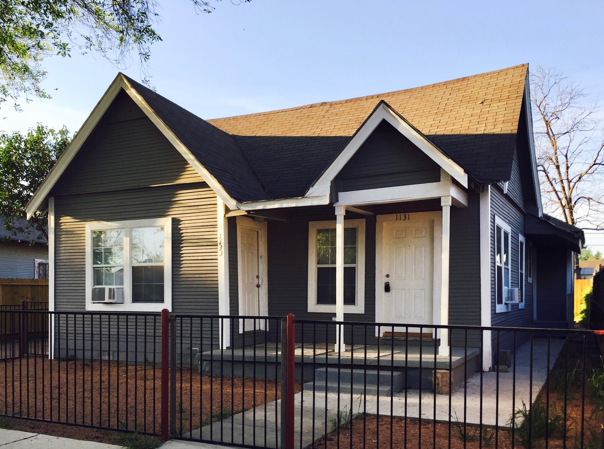 Front view - Unit on right - 1131 W Lynwood Ave