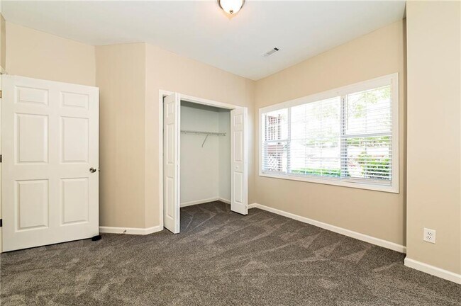 Building Photo - 118 Clarin Way