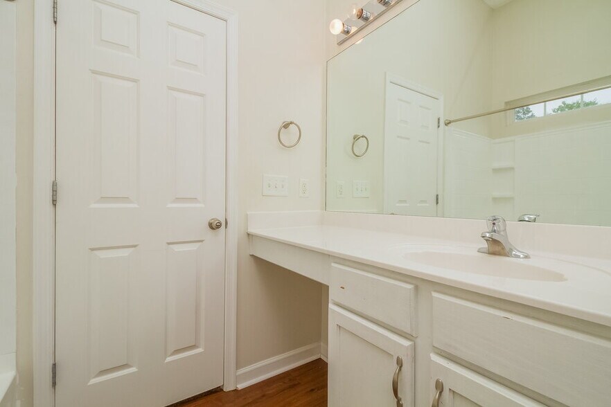 Building Photo - 1015 Mallory Ln