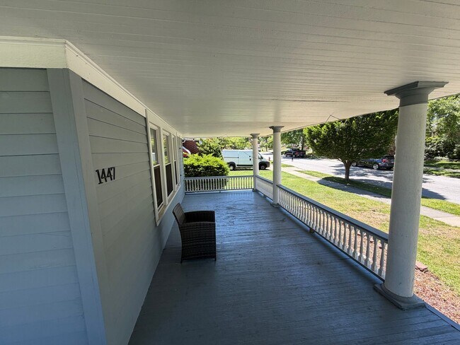 Building Photo - Gorgeous 4 bed, 2.5 bath in Lakewood