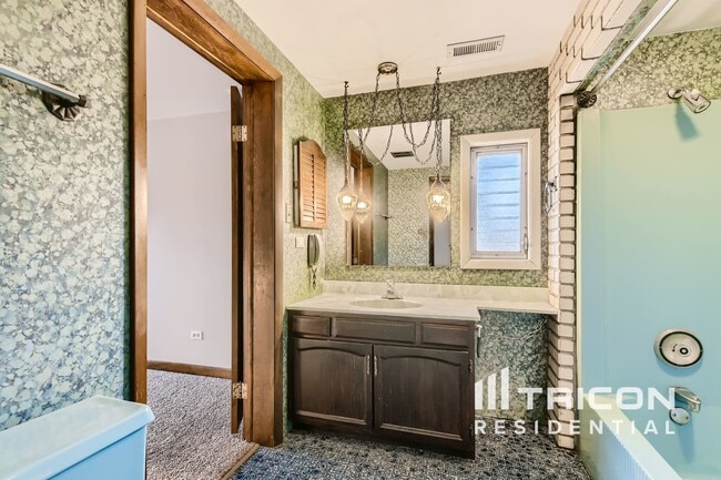 Building Photo - 5009 Elm Cir Dr