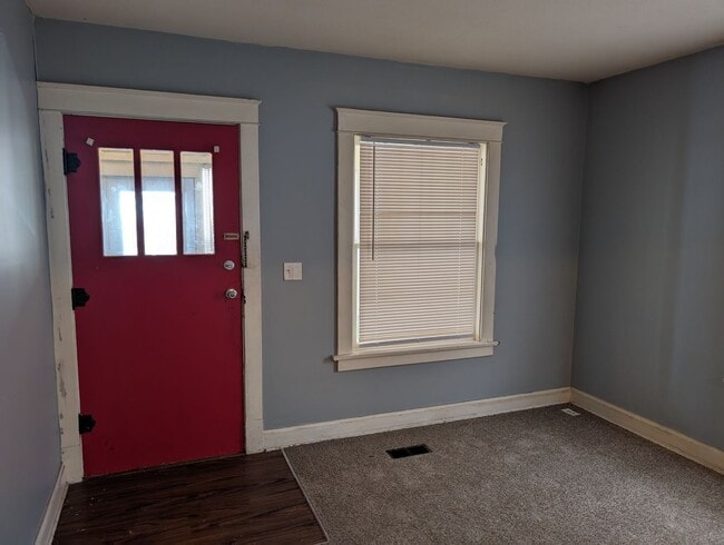 Building Photo - 310 E College St