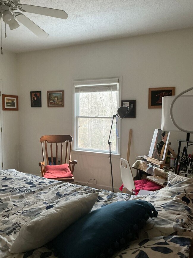 Building Photo - 1 Bedroom/2 .5 Bath Condo located in River...