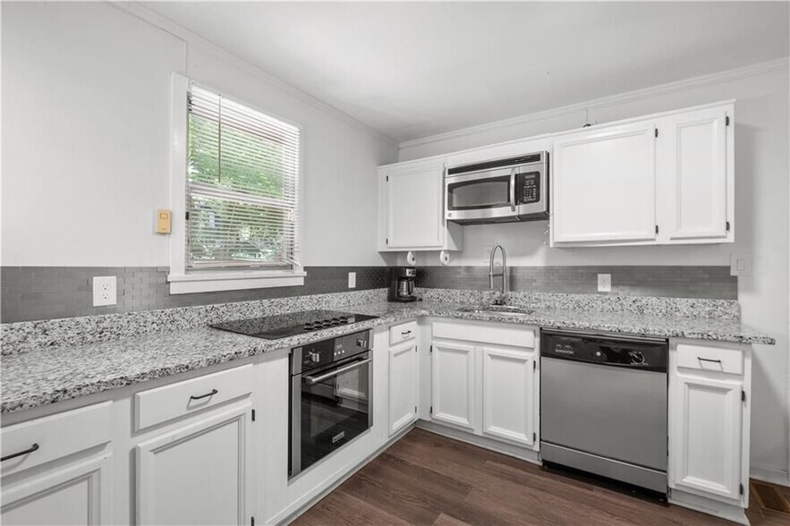 Building Photo - 1738 Duke Rd