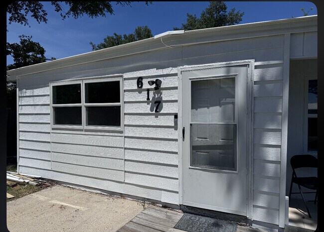 Building Photo - 617 N 9th Plaza