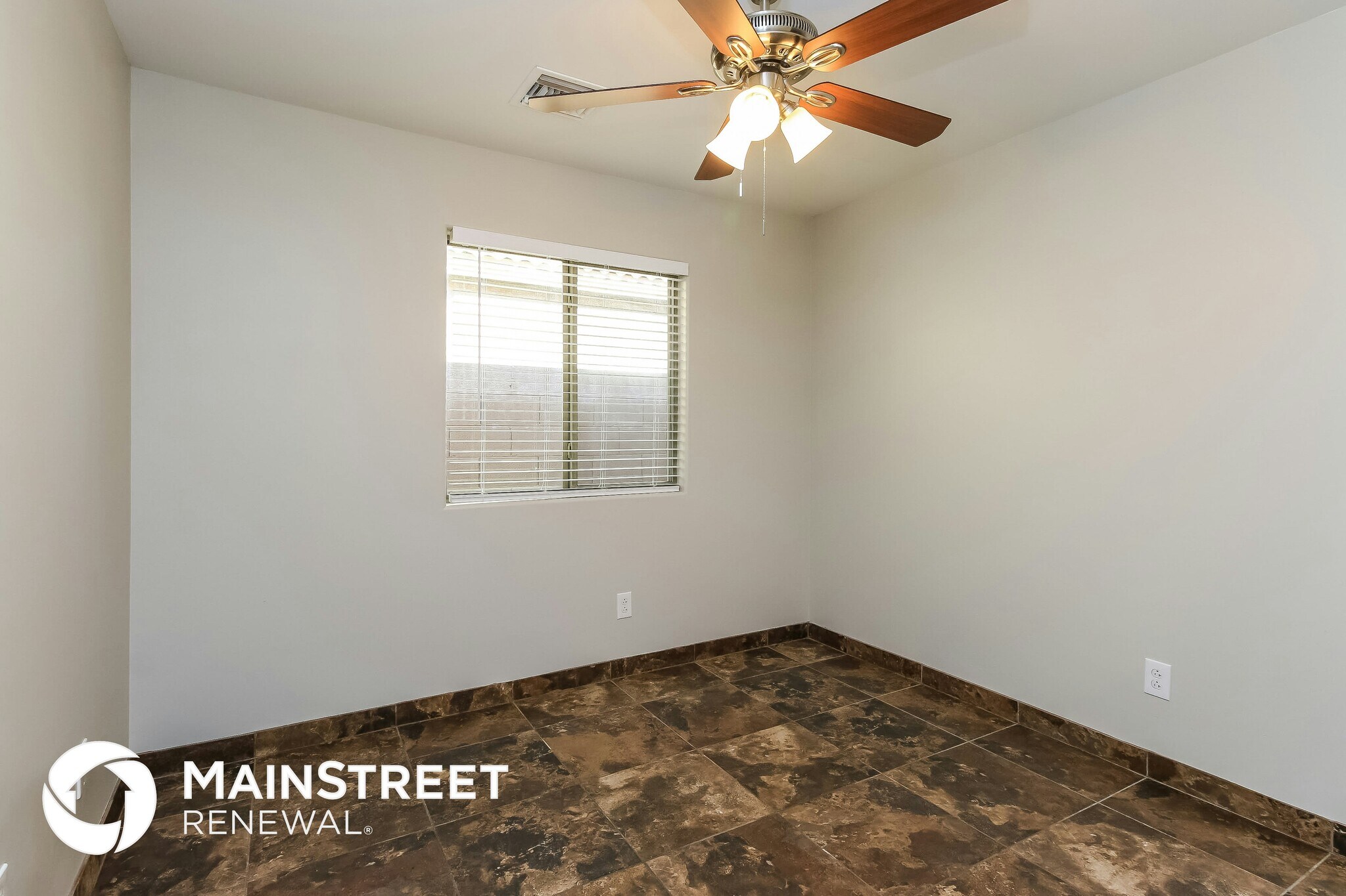 Building Photo - 1634 W La Salle St