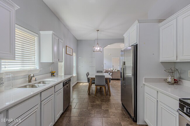 Building Photo - 3646 Grand Bahamas Dr
