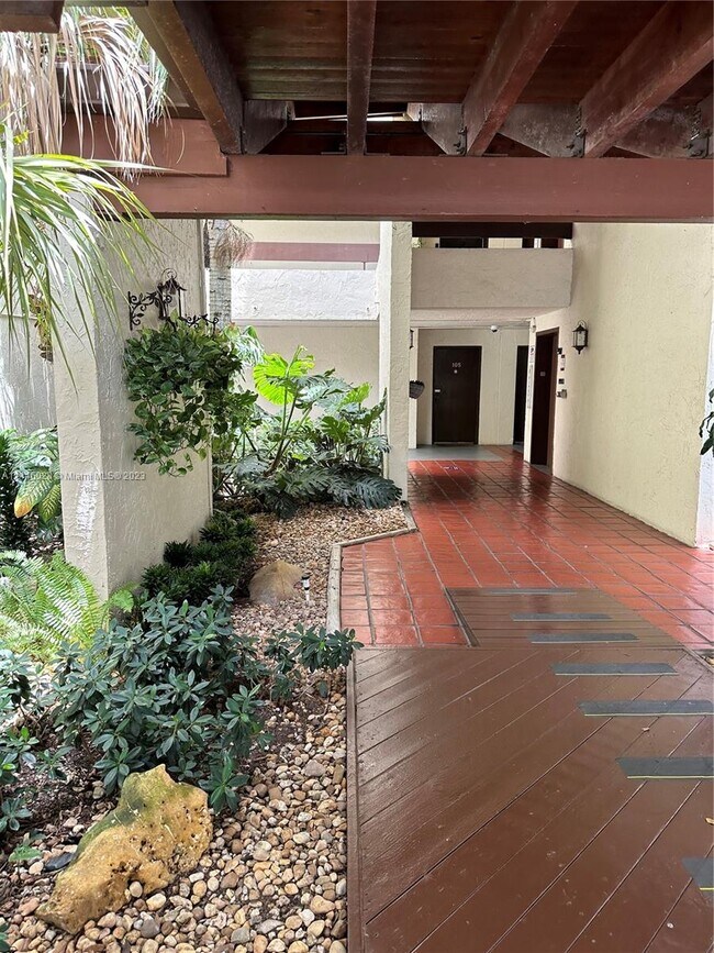 Building Photo - 9010 SW 125th Ave