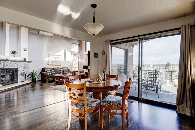 Building Photo - 3 Bedroom 2.5 bathroom spacious home with views of marina and downtown Oak Harbor