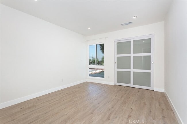 Building Photo - 6419 Valley Cir Terrace