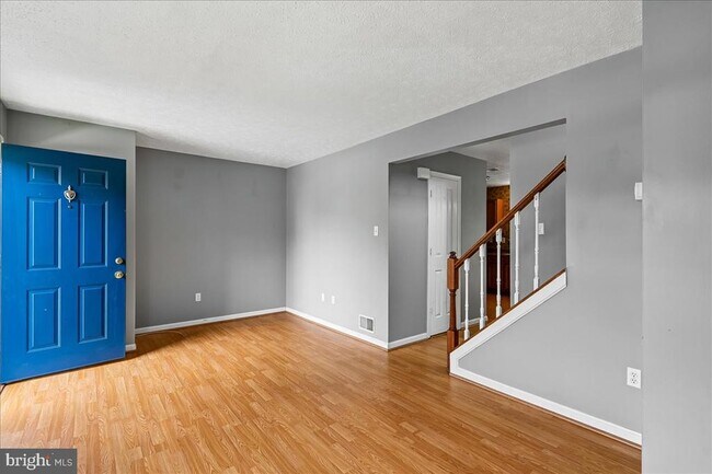 Building Photo - 631 Realm Ct W