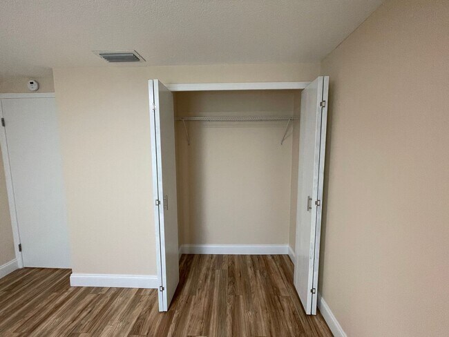 Building Photo - Newly Renovated 2BR/2BA Apopka Home with Spacious Fenced in Yard!!