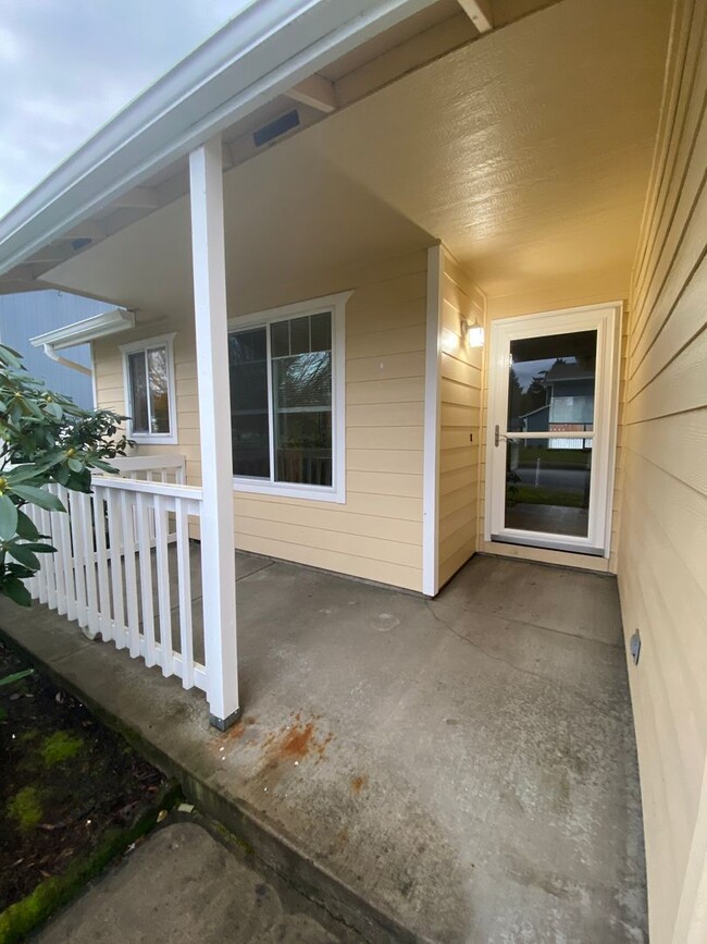 Building Photo - Well Maintained 3 Bedroom 2 Bath Home in N...