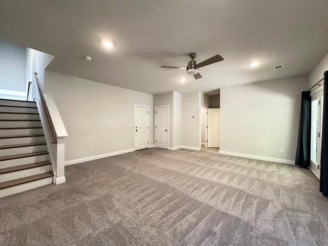 Building Photo - SPACIOUS TOWNHOME