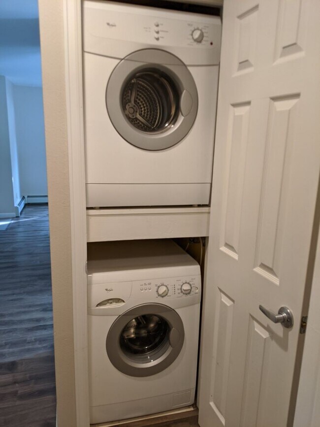 Building Photo - Updated 1BR Condo at the Edge of Boulder –...
