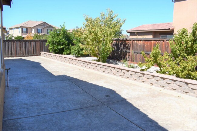 Building Photo - 4 Bed/3.5 Bath Home in Elk Grove! -  Resident Benefit Package Property