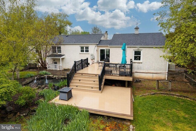 Building Photo - 70 Level Rd