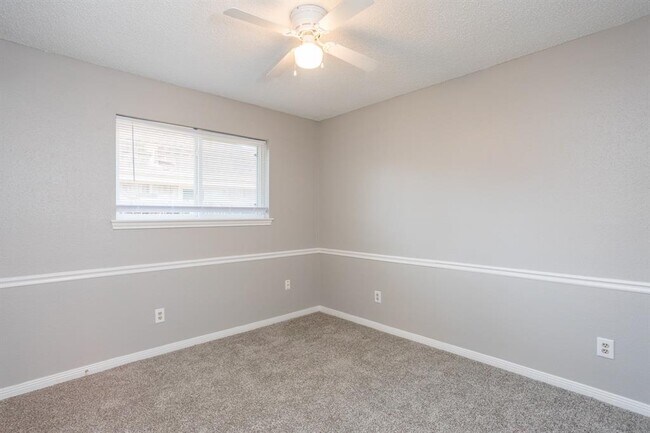 Building Photo - 16014 Sweet Fern St