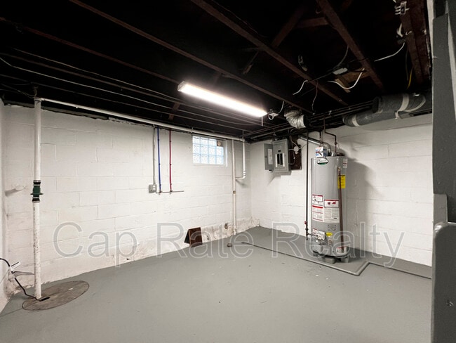 Building Photo - 506 Thurman Ave