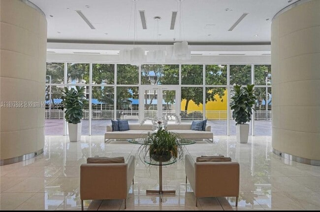 Building Photo - 2101 Brickell Ave