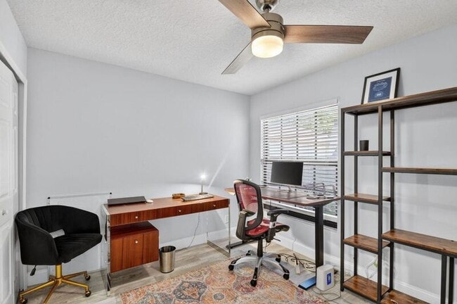 Building Photo - 1630 NW 22nd Ave