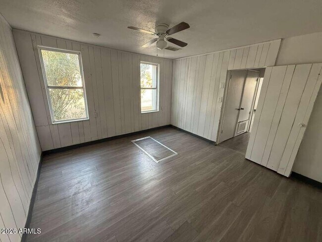 Building Photo - 398 E Ave