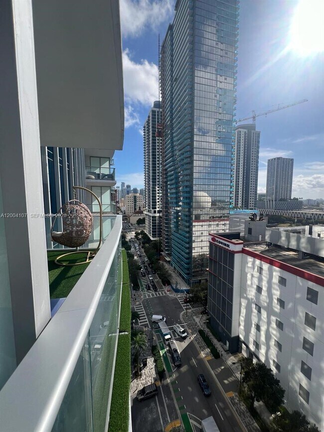 Building Photo - 851 NE 1st Ave