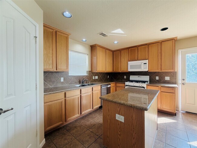 Building Photo - 246 Golden Grain Dr