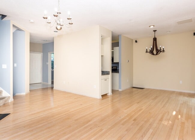 Building Photo - 285 Bishops Forest Dr