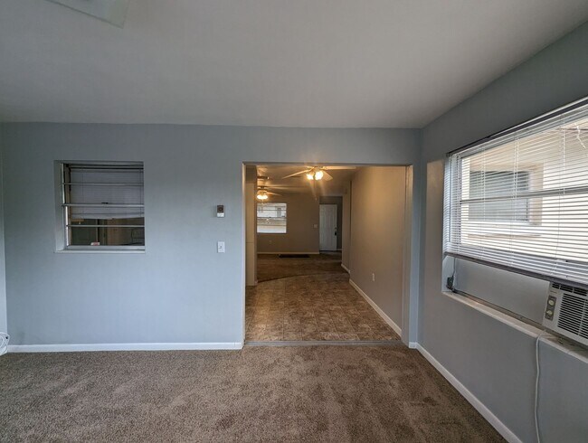 Building Photo - Nicely sized 2 Bedroom in Beverly Hills