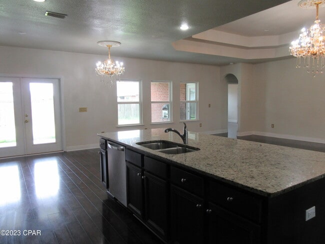 Building Photo - 105 N Shoreview Dr.